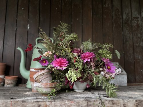 Slowflowerworkshop, Blütentanz im Herbst: Gefässfüllungen mit alternativen Steckhilfen